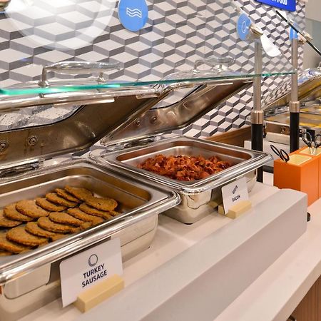 Holiday Inn Express & Suites - Denver Ne - Brighton By Ihg Bagian luar foto